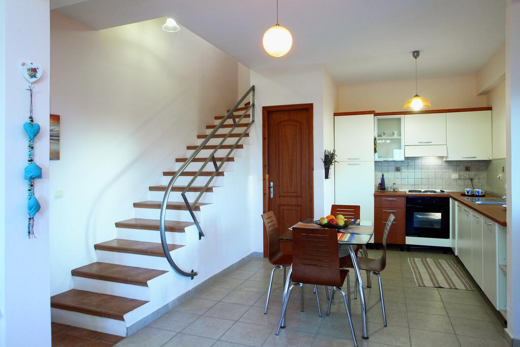 Orizzonte Apartments Lefkada Apolpaina Екстериор снимка